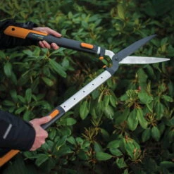 Fiskars SmartFit Teleskop Heckenschere 12 Fiskars SmartFit Teleskop Heckenschere -Stilvolles Gartenmöbelgeschäft 0920300643 SmartFit Teleskop Heckenschere HS86 3 107024