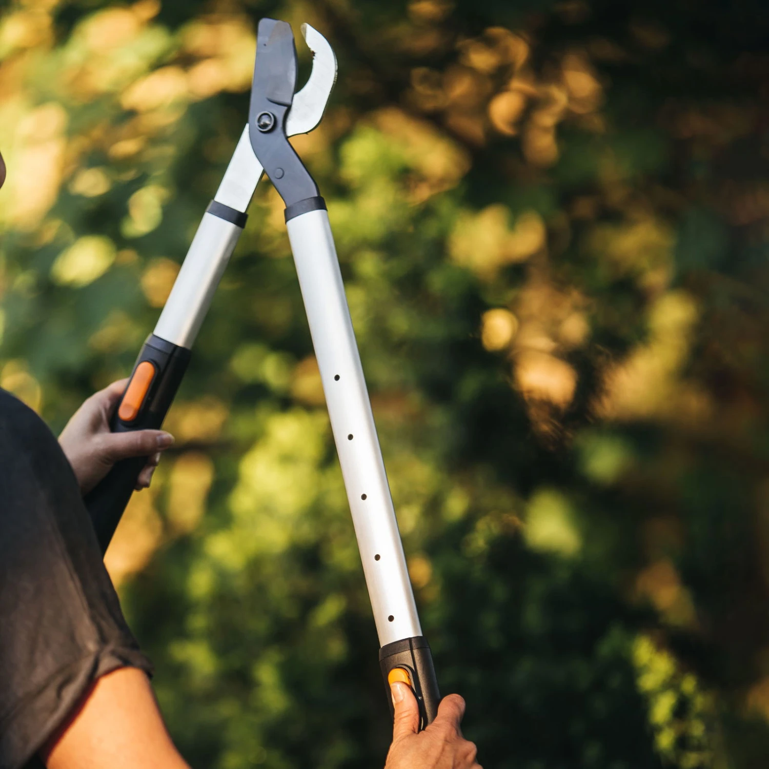 Fiskars SmartFit Teleskop Astschere 2 Fiskars SmartFit Teleskop Astschere – Bild 2
