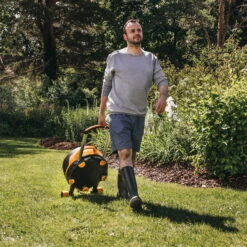 Fiskars Schlauchwagen Waterwheel Automatik XL, Für ½'-5/8", Schlauchdüse, Rasenspieß, Schwarz-orange -Stilvolles Gartenmöbelgeschäft 0930200501 Schlauchwagen Automatik XL mit Raedern 360 4 78977