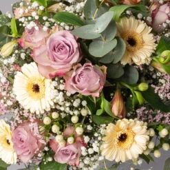 Blumenstrauß 'Stockholm' Inkl. Gratis Grußkarte -Stilvolles Gartenmöbelgeschäft 1110600097 strauss stockholm setting 1 121239