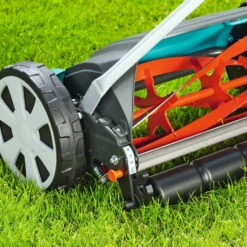 Gardena Comfort Spindelmäher, 400 C / 40 Cm, Für Max. Fläche 250 M² -Stilvolles Gartenmöbelgeschäft 2910600028 Comfort Spindelmaeher 400C 40cm fuer max Flaeche 250 Quadratmeter 1 61657