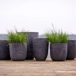 Pflanzgefäß 'Smooth', Grau, Ø 35 X H 34 Cm -Stilvolles Gartenmöbelgeschäft 3210104122 3210104123 3210104124 3210104125 pflanzgefaess rib smooth 116915