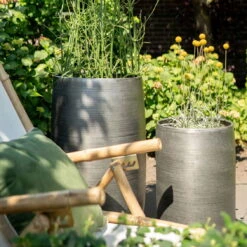 Pflanzgefäß 'Rowen', Silber, Ø 47 X H 82 Cm -Stilvolles Gartenmöbelgeschäft 3210801635 3210801636 3210801637 3210801638 Pflanzgefaess Rowen silber 11 115028