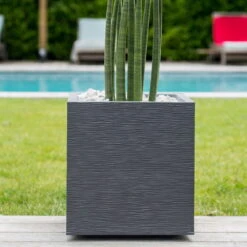 Pflanztrog Graphit Dado, Anthrazit -Stilvolles Gartenmöbelgeschäft 3230100938 Pflanztrog Graphit Dado anthrazit 39 5x39 5x43 5cm 31l 04 48340